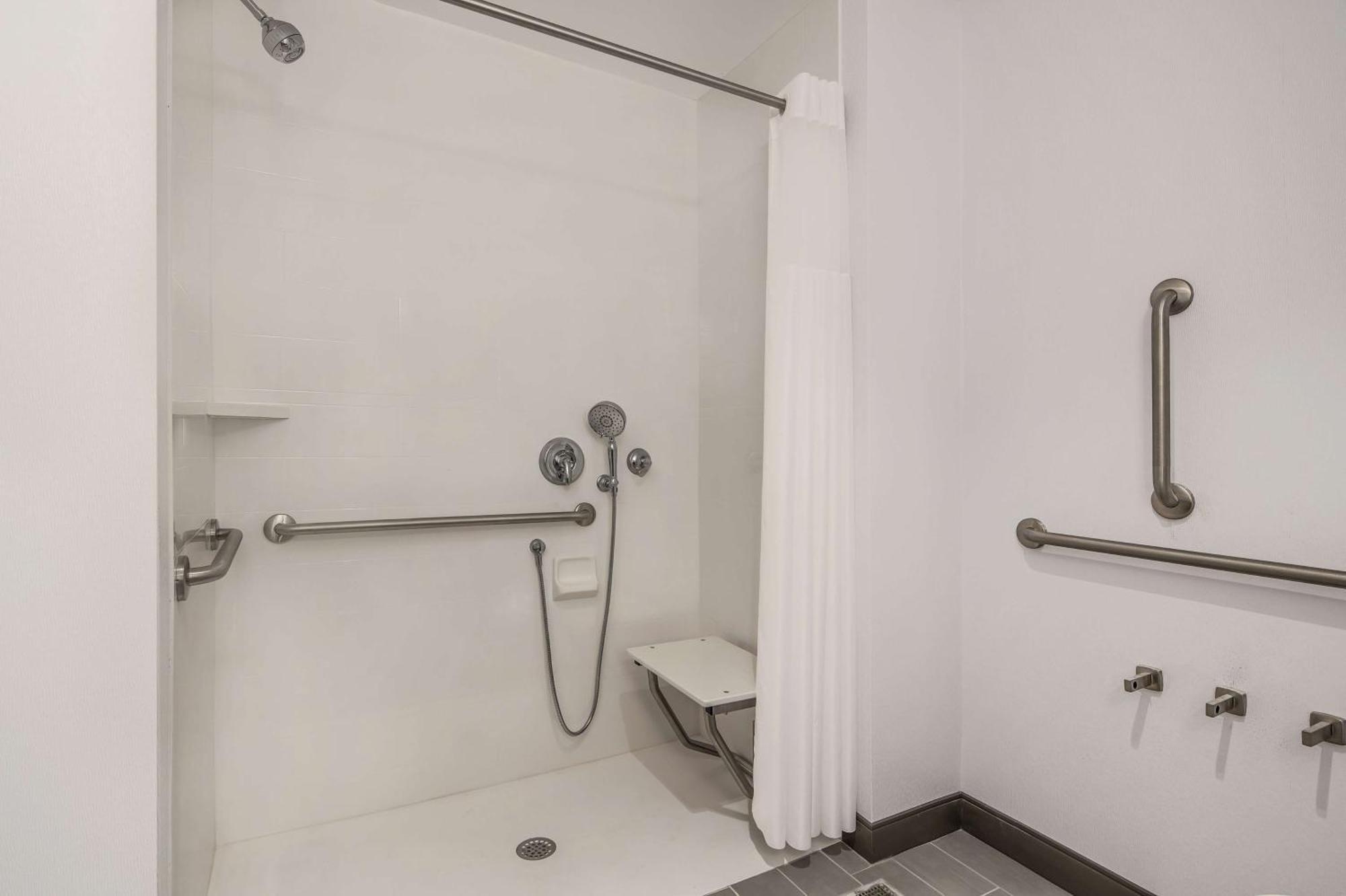 Hampton Inn & Suites Raleigh Midtown, Nc Екстер'єр фото